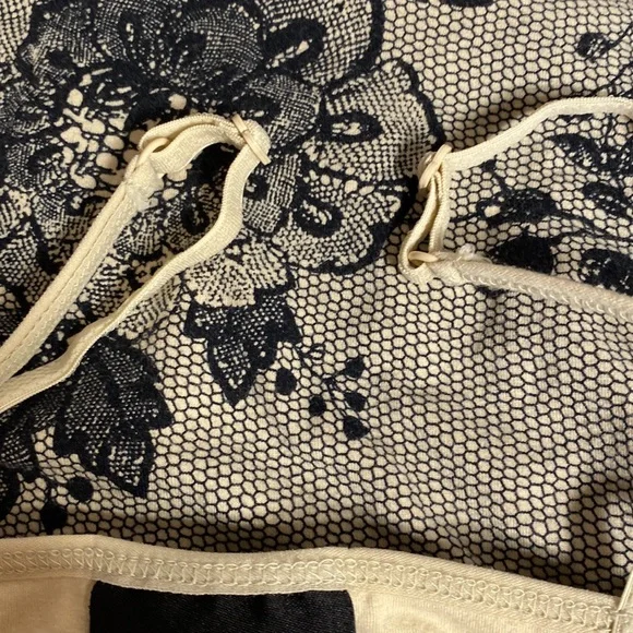 ❤️ 3/$20 Express shelf lined tank top adjustable straps lace print floral S - Picture 4 of 5